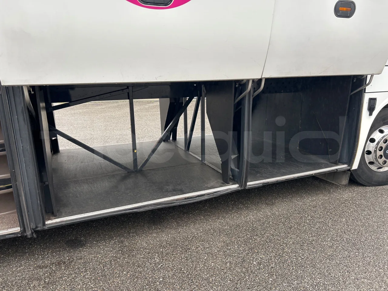 Iveco Magelys SFR2XX QC E8CU - EURO 6 - 294 Kw - 12.830 mt - under carpet photo