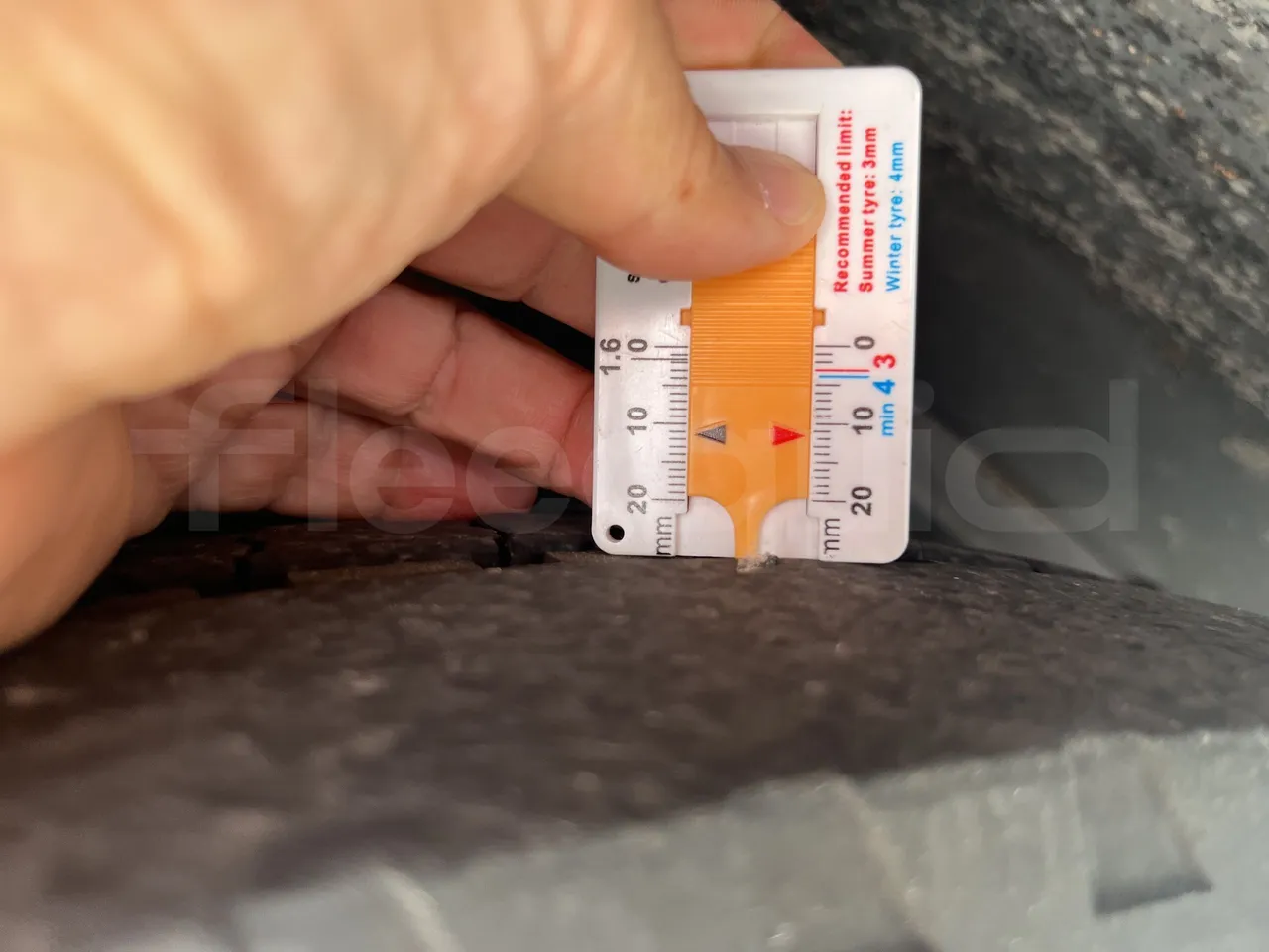 Irizar Century - First Axle Left Side: Tyre Thickness