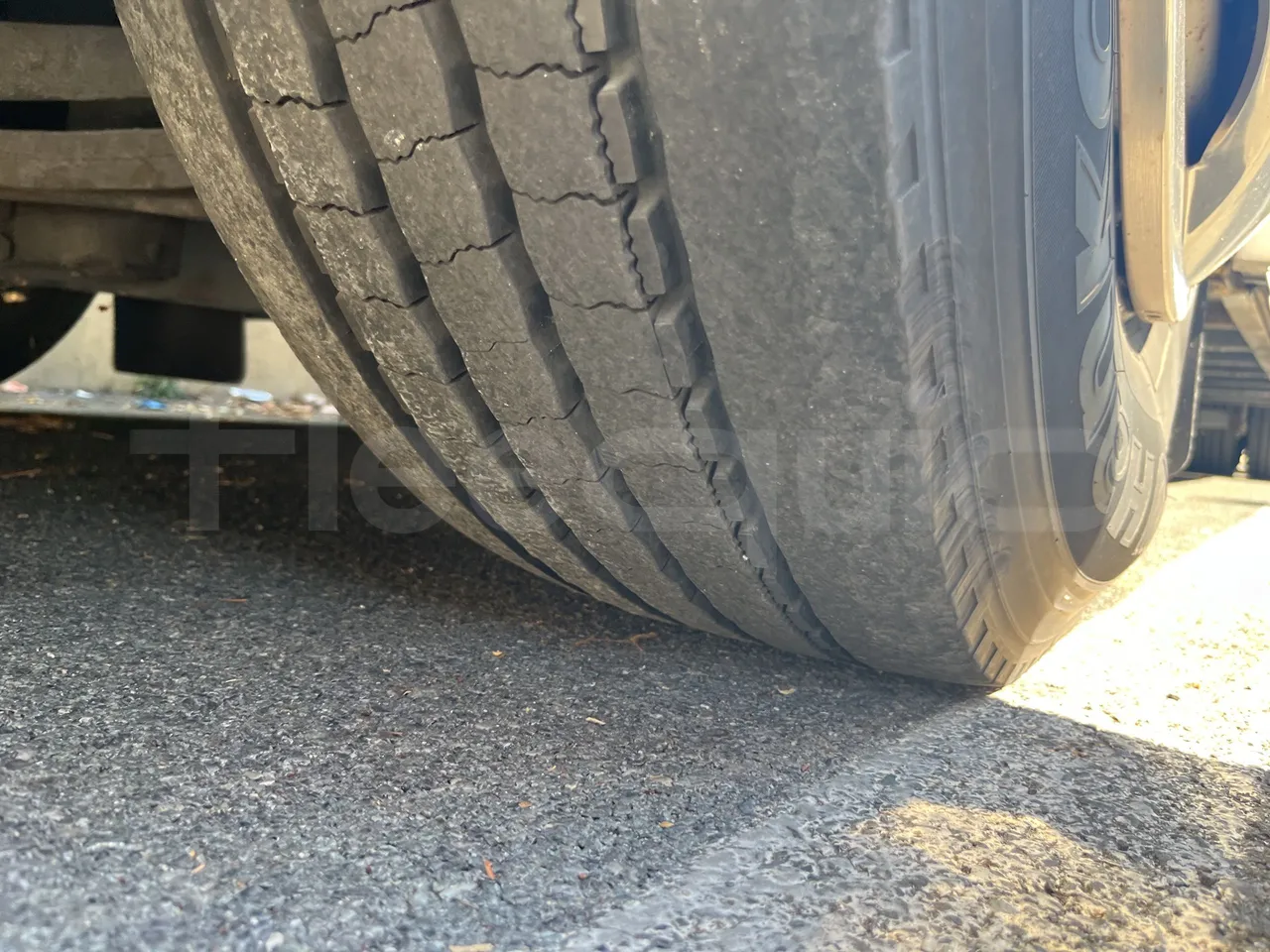 Irizar Century - First Axle Left Side: Tyre Tread