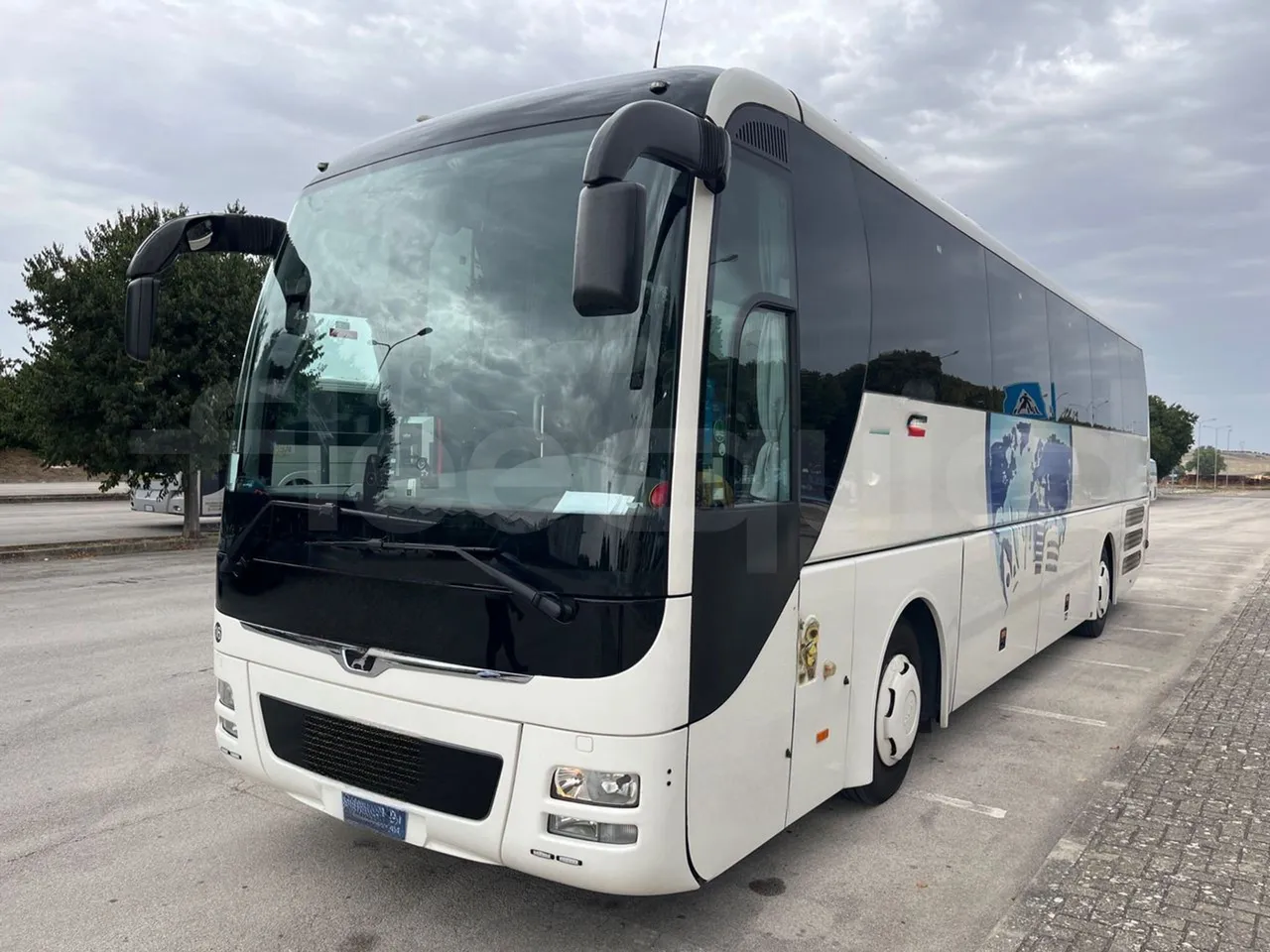 Man Lion's Coach B200746006/ Euro 6 - 338 Kw - 12 Mt - 3/4 front left