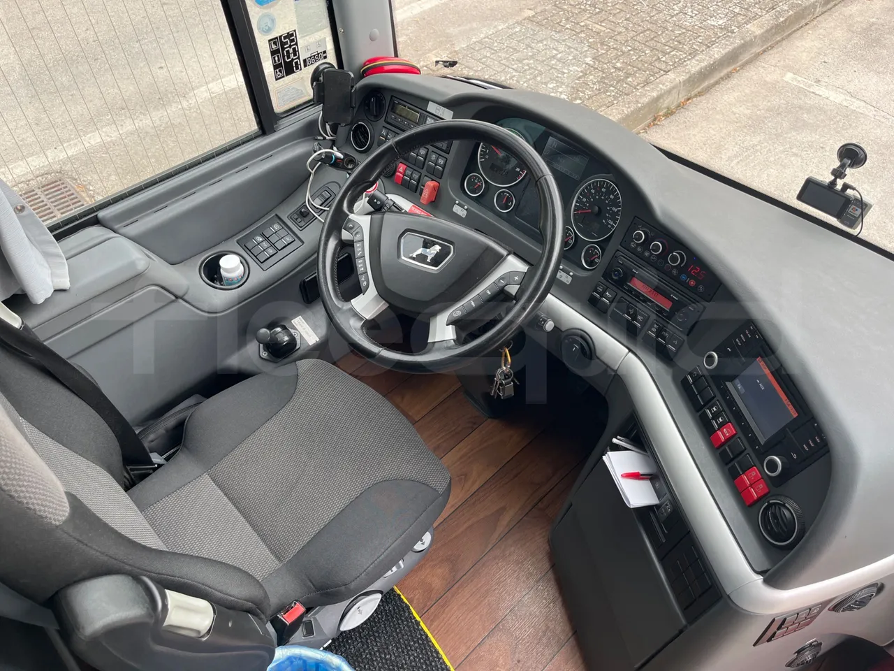 Man Lion's Coach B200746006/ Euro 6 - 338 Kw - 12 Mt - buttons panels on