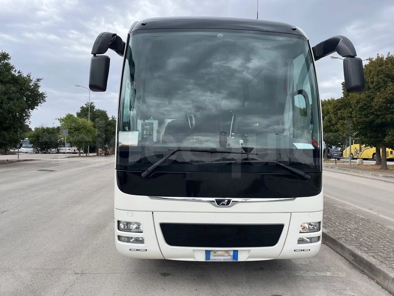 Man Lion's Coach B200746006/ Euro 6 - 338 Kw - 12 Mt - front photo