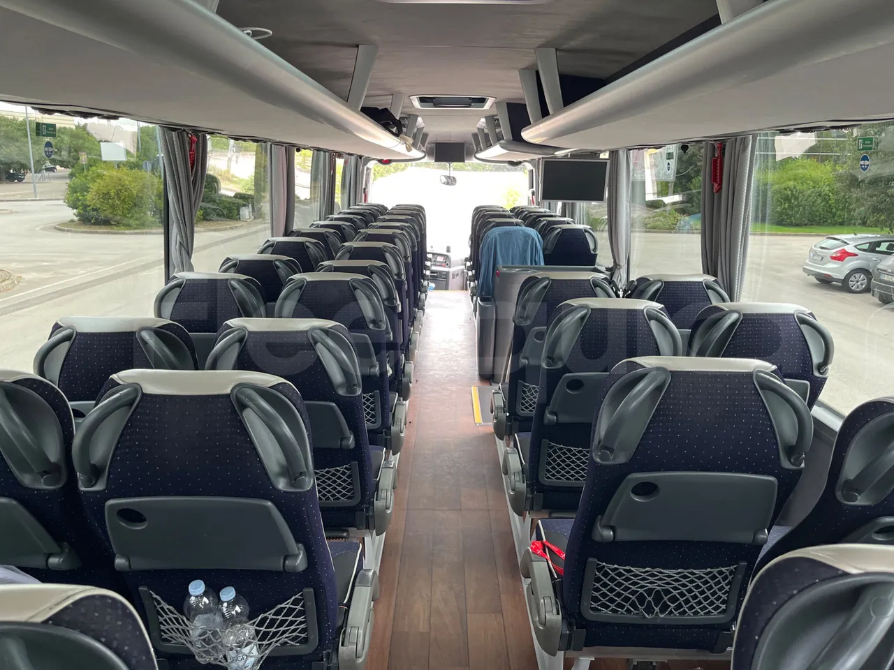 Man Lion's Coach B200746006/ Euro 6 - 338 Kw - 12 Mt - forward view middle aisle