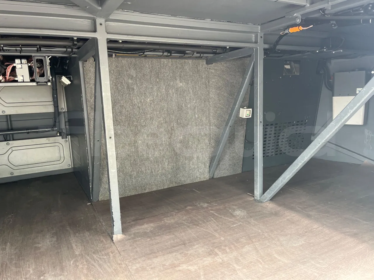 Man Lion's Coach B200746006/ Euro 6 - 338 Kw - 12 Mt - internal frame rust check