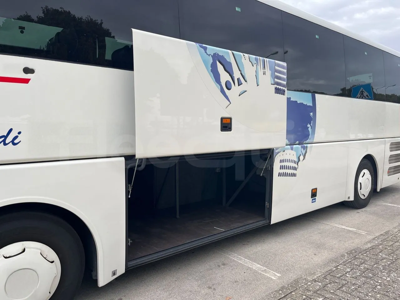 Man Lion's Coach B200746006/ Euro 6 - 338 Kw - 12 Mt - luggage rack photo