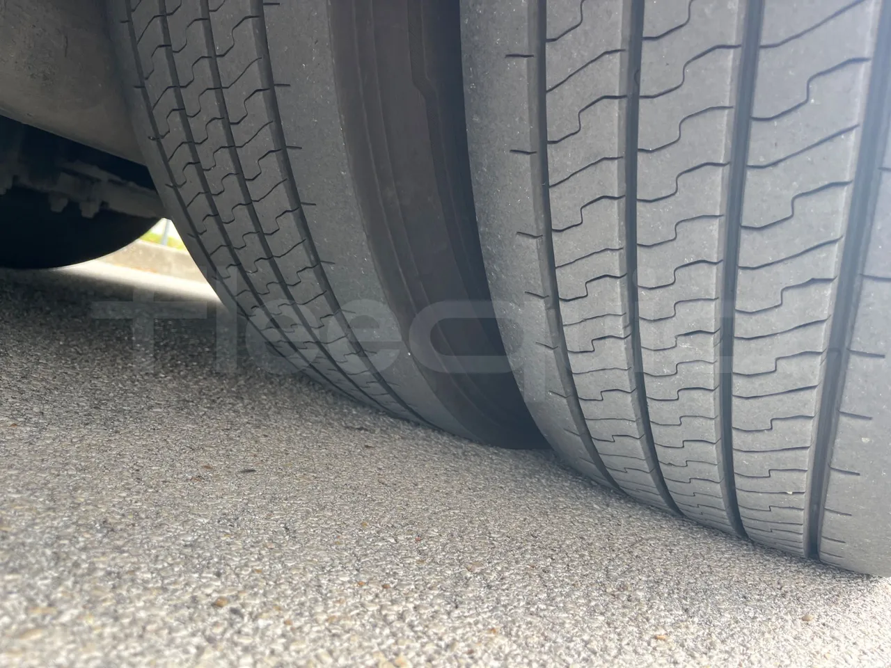 Man Lion's Coach B200746006/ Euro 6 - 338 Kw - 12 Mt - tread condition front tires left