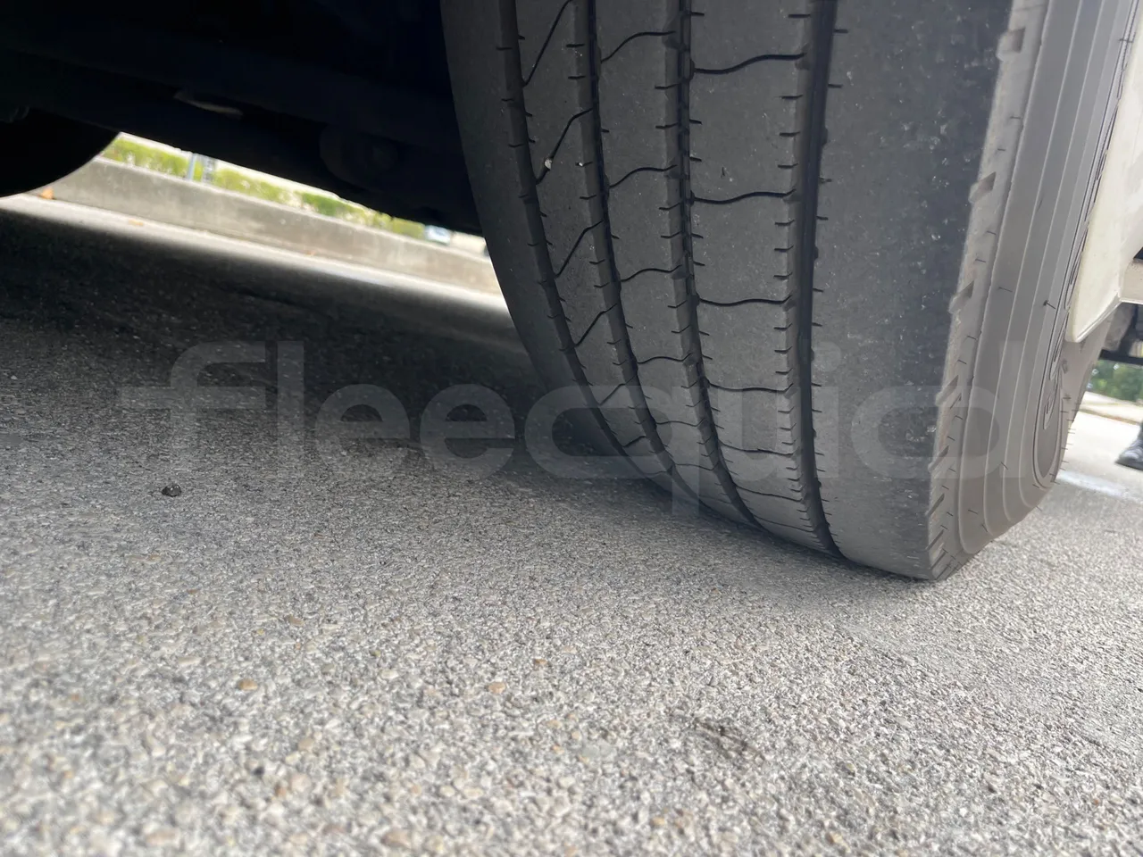 Man Lion's Coach B200746006/ Euro 6 - 338 Kw - 12 Mt - tread condition front tires right