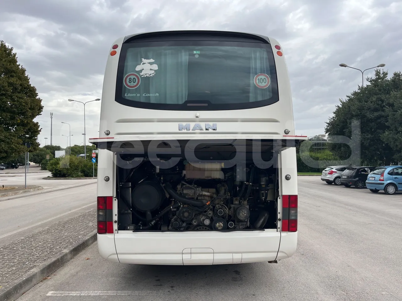 Man Lion's Coach B200746006/ Euro 6 - 338 Kw - 12 Mt - rear hatch open