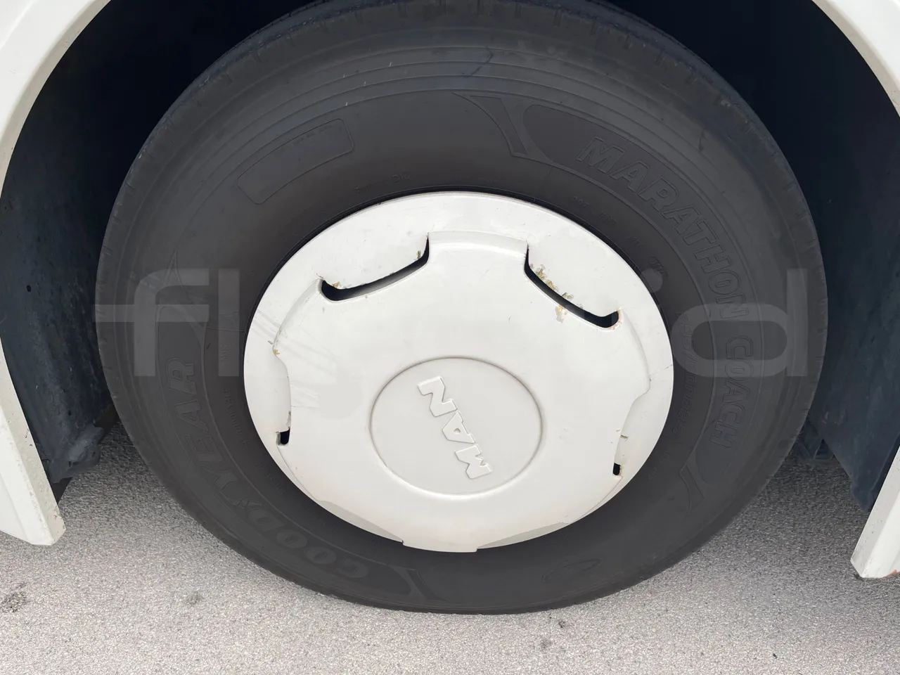 Man Lion's Coach B200746006/ Euro 6 - 338 Kw - 12 Mt - front left tire measurements
