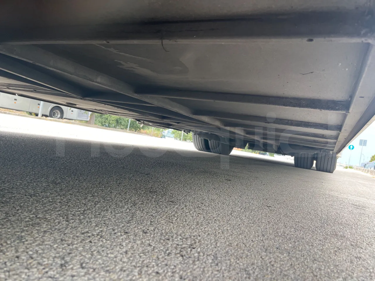 Man Lion's Coach B200746006/ Euro 6 - 338 Kw - 12 Mt - central undercarriage photo