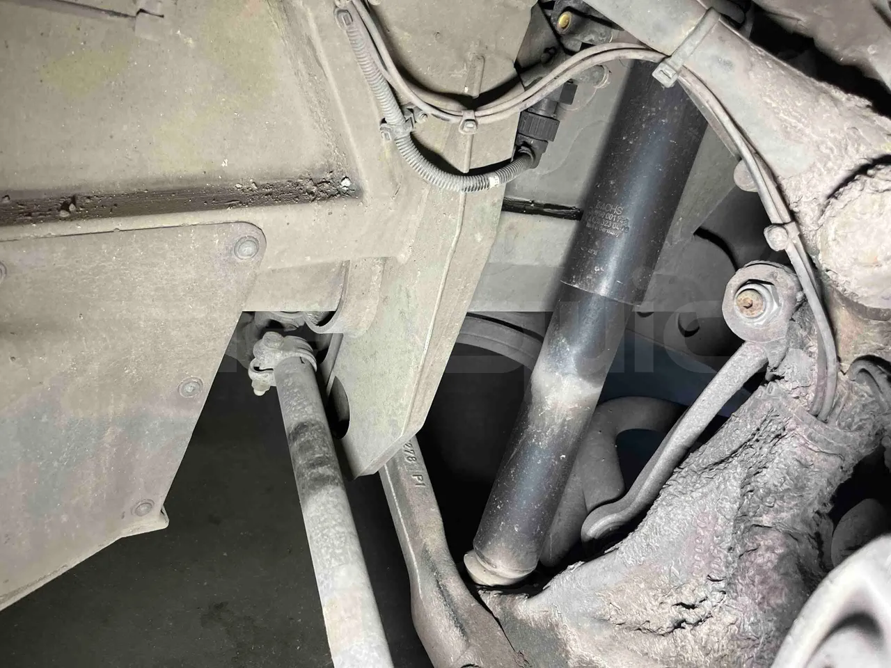 Mercedes-Benz Citaro G - First Axle Shock Absorbers Left Side
