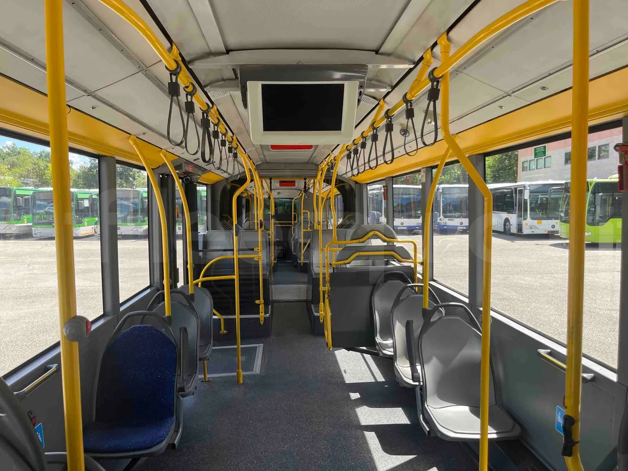 Mercedes-Benz Citaro G - handrails photo