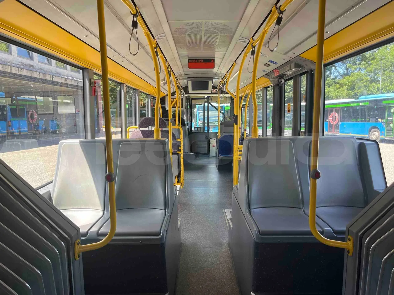 Mercedes-Benz Citaro G - Forward Seats From Middle Position