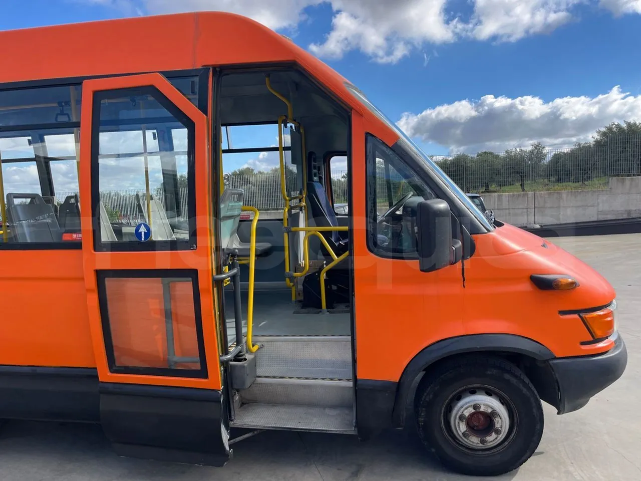 Iveco Daily 65C15 -EUR3 -107kW -7m Abicar - front door 1 open