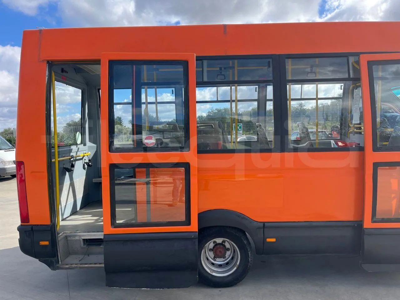 Iveco Daily 65C15 -EUR3 -107kW -7m Abicar - front door 2 open