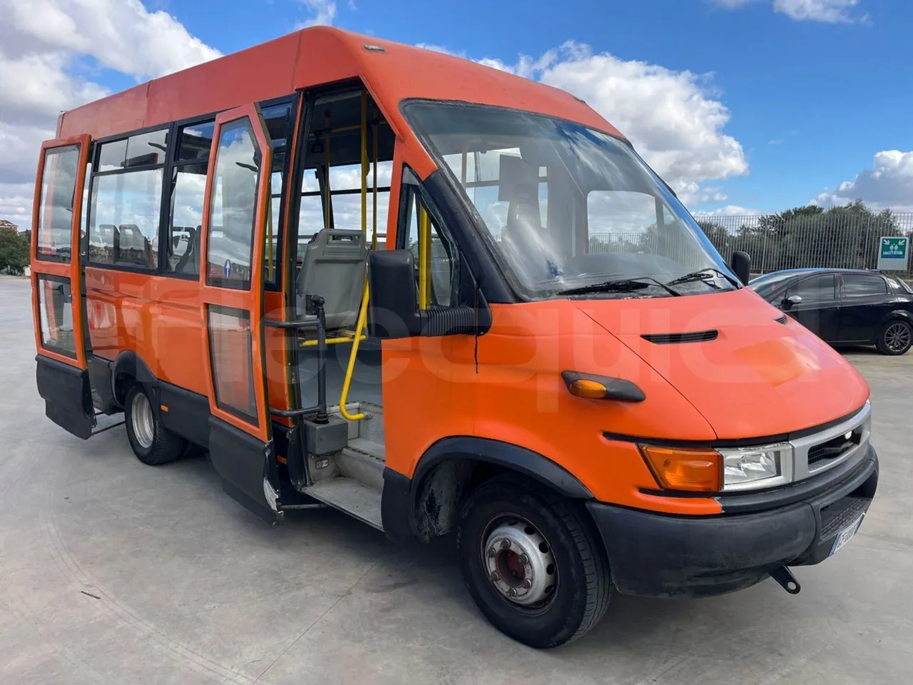 Iveco Daily 65C15 -EUR3 -107kW -7m Abicar - 3/4 right front doors open