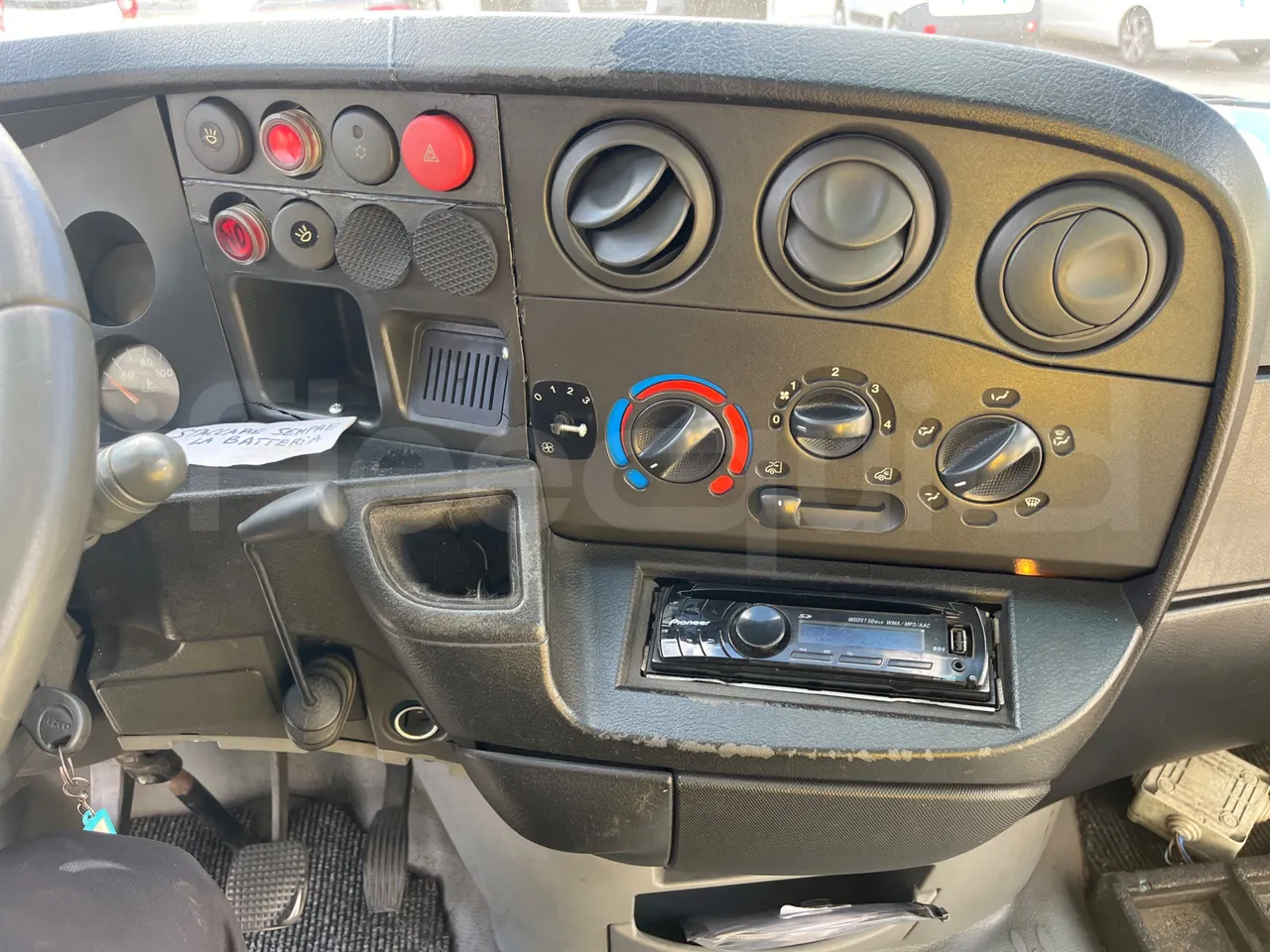 Iveco Daily 65C15 -EUR3 -107kW -7m Abicar - radio accessories photo