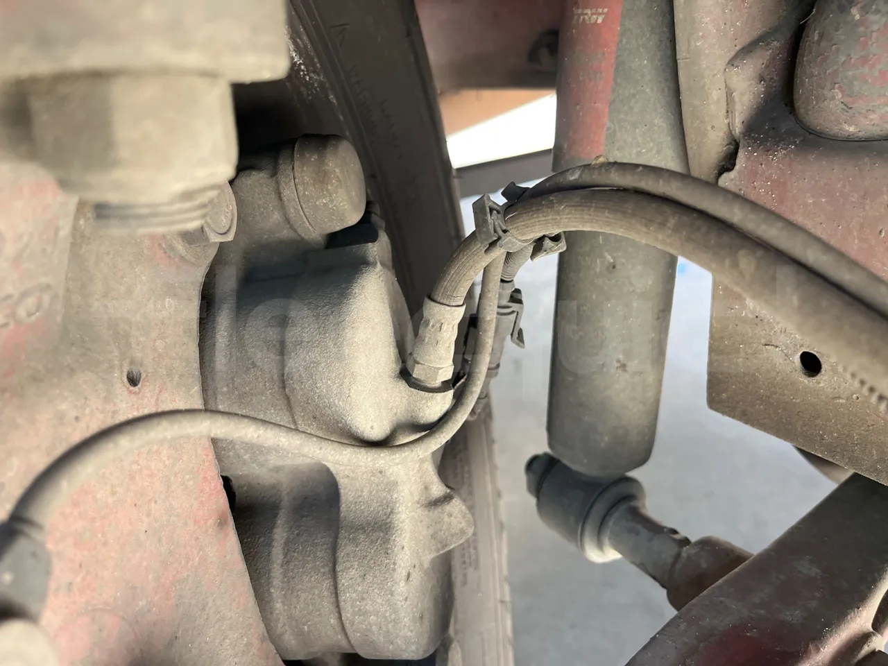 Iveco Daily 65C15 -EUR3 -107kW -7m Abicar - front brake calipers right