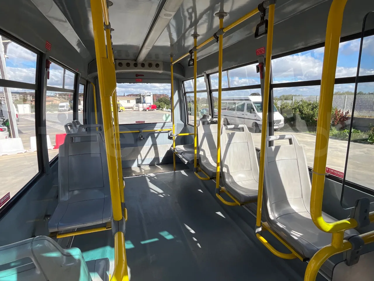 Iveco Daily 65C15 -EUR3 -107kW -7m Abicar - interior reverse seats driver height