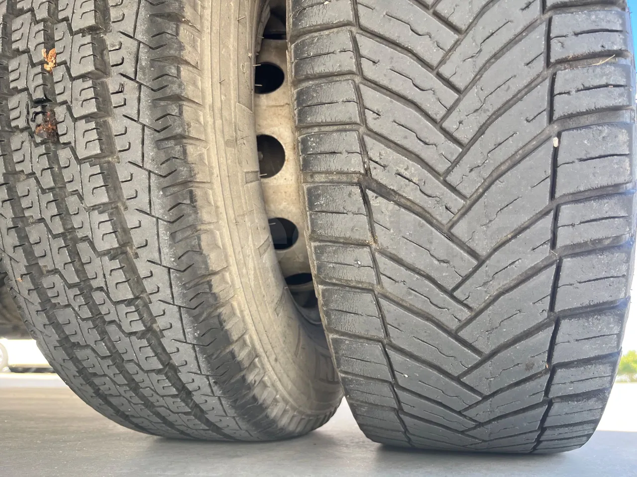 Iveco Daily 65C15 -EUR3 -107kW -7m Abicar - tread condition front tires left