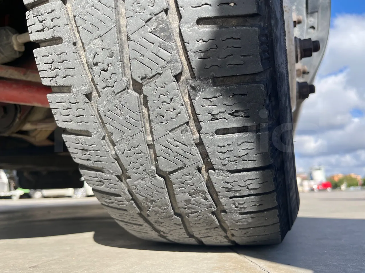 Iveco Daily 65C15 -EUR3 -107kW -7m Abicar - tread condition front tires right