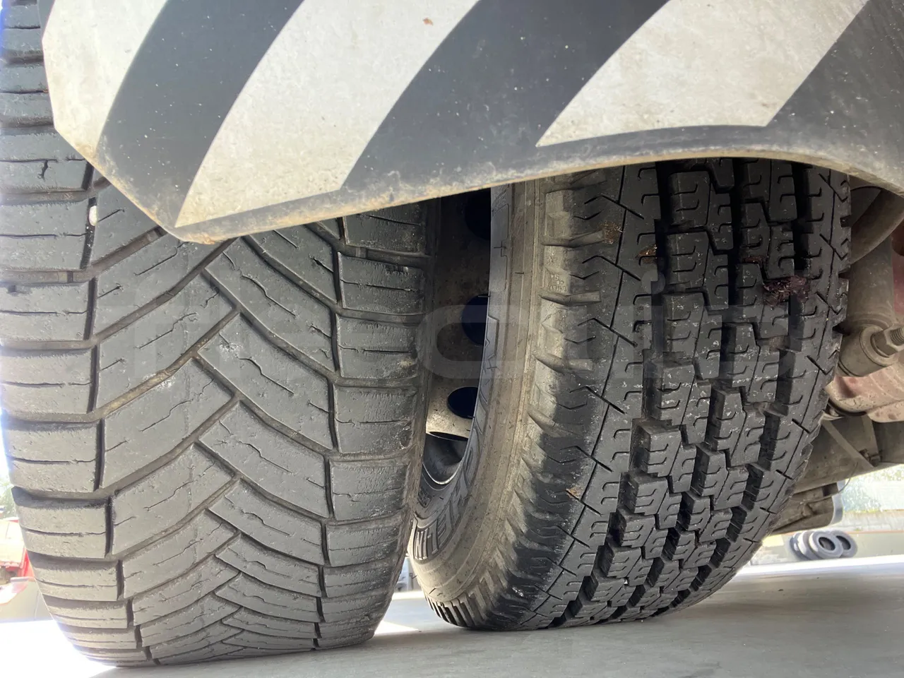 Iveco Daily 65C15 -EUR3 -107kW -7m Abicar - tread condition second axle tires left