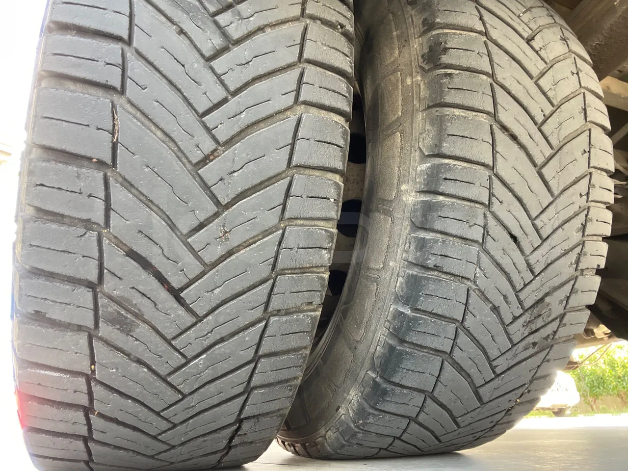 Iveco Daily 65C15 -EUR3 -107kW -7m Abicar - tread condition third axle tires right