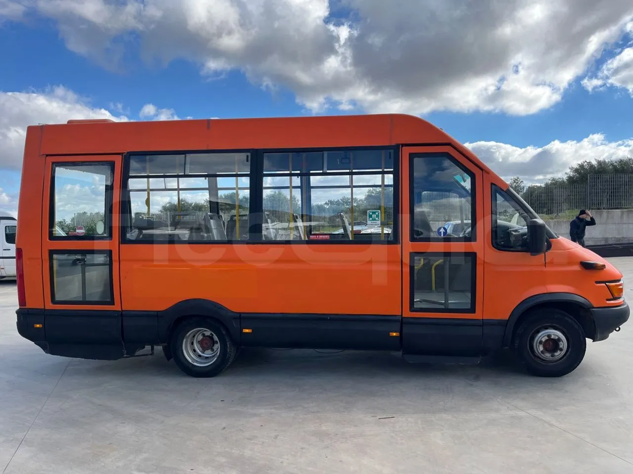 Iveco Daily 65C15 -EUR3 -107kW -7m Abicar - right side doors closed
