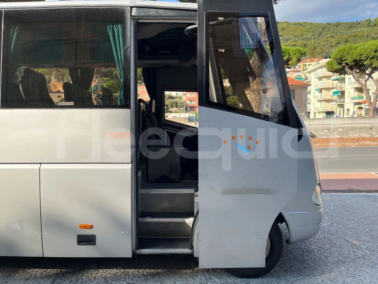 Mercedes-Benz Ibis 616 CDI/ Euro 3 -115 Kw - 7 Mt - front door 1 open