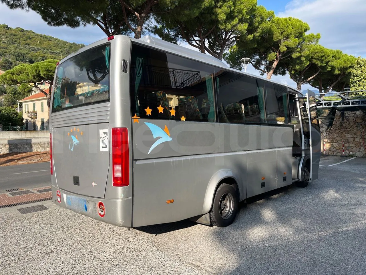 Mercedes-Benz Ibis 616 CDI/ Euro 3 -115 Kw - 7 Mt - 3/4 right rear doors open