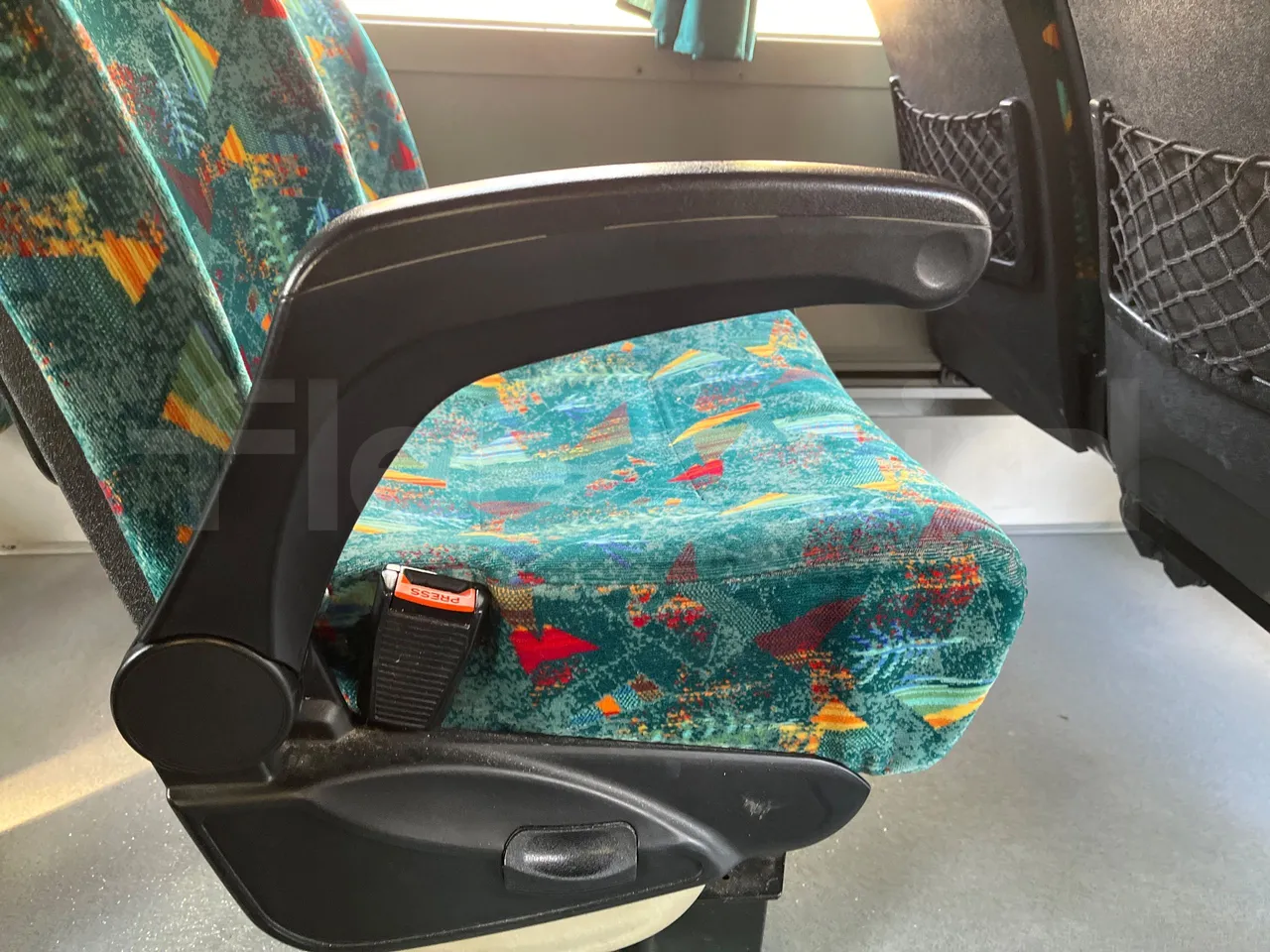 Mercedes-Benz Ibis 616 CDI/ Euro 3 -115 Kw - 7 Mt - armrest detail photo