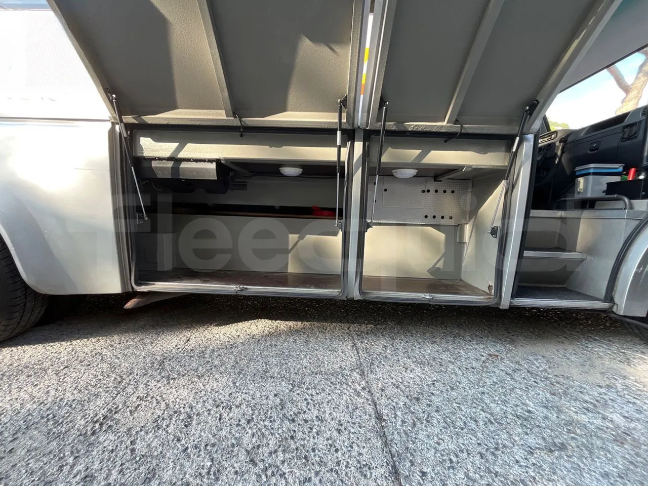 Mercedes-Benz Ibis 616 CDI/ Euro 3 -115 Kw - 7 Mt - luggage rack photo