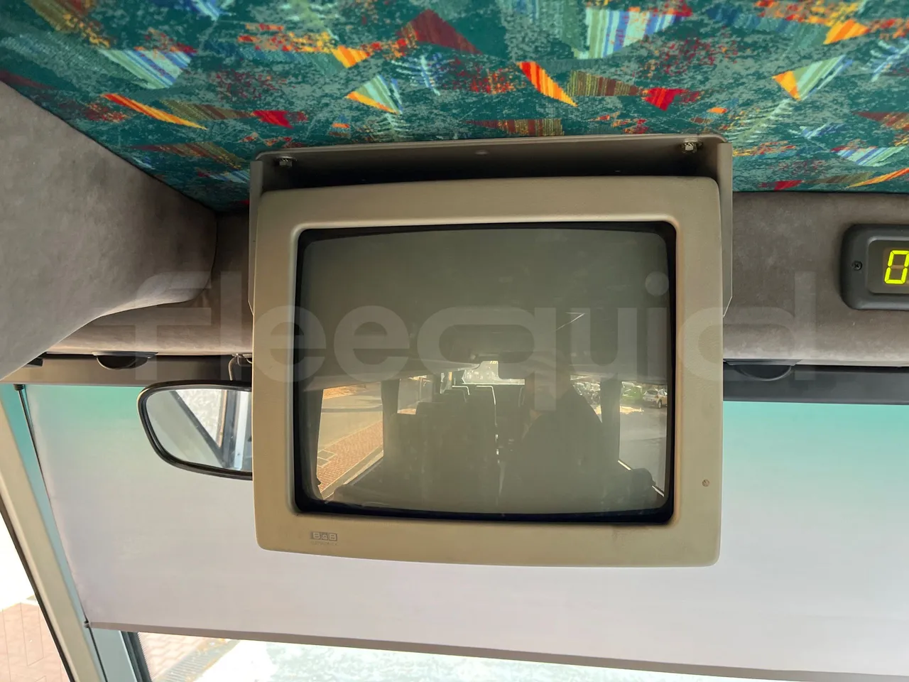 Mercedes-Benz Ibis 616 CDI/ Euro 3 -115 Kw - 7 Mt - monitor detail photo
