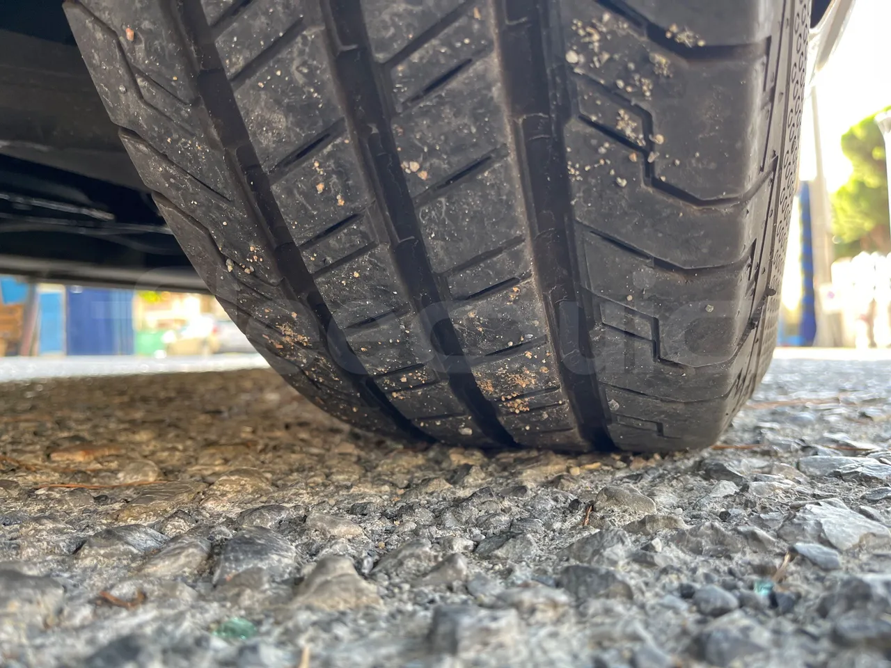 Mercedes-Benz Ibis 616 CDI/ Euro 3 -115 Kw - 7 Mt - tread condition front tires left