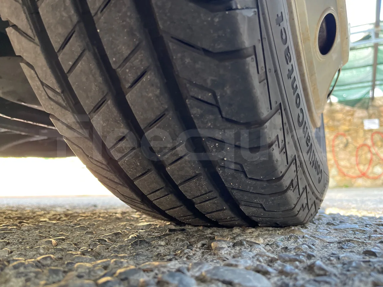 Mercedes-Benz Ibis 616 CDI/ Euro 3 -115 Kw - 7 Mt - tread condition front tires right