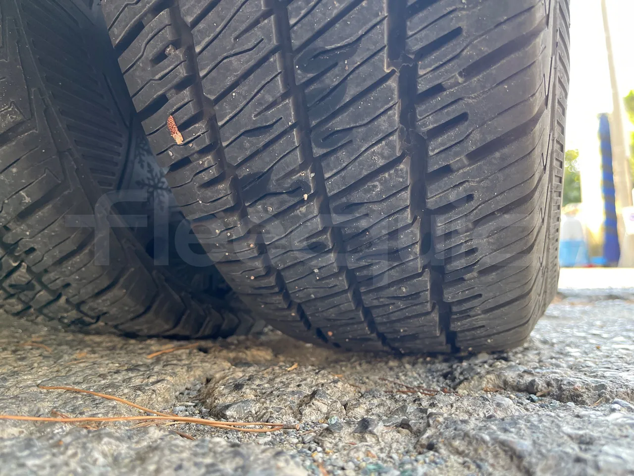 Mercedes-Benz Ibis 616 CDI/ Euro 3 -115 Kw - 7 Mt - tread condition second axle tires left