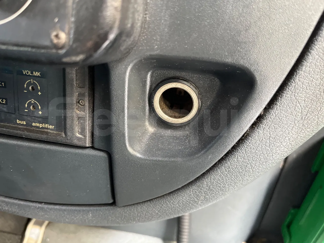 Mercedes-Benz Ibis 616 CDI/ Euro 3 -115 Kw - 7 Mt - power outlets detail