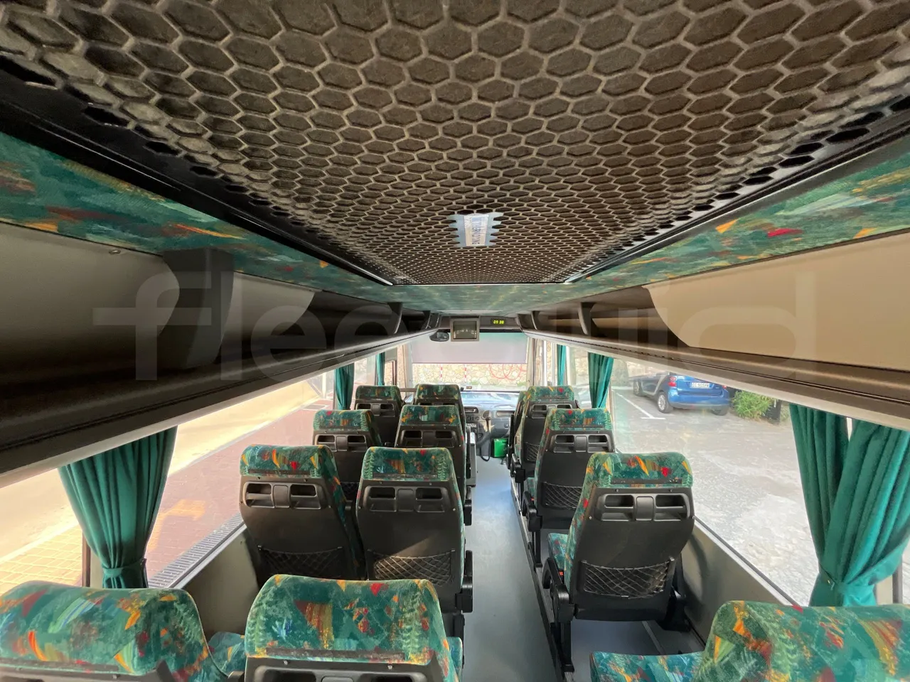 Mercedes-Benz Ibis 616 CDI/ Euro 3 -115 Kw - 7 Mt - overhead compartments photo
