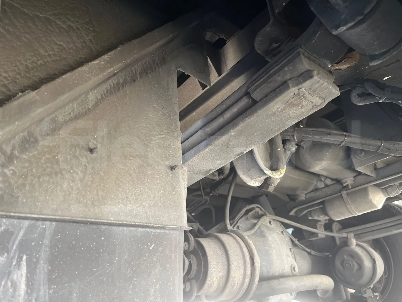 Mercedes-Benz Ibis 616 CDI/ Euro 3 -115 Kw - 7 Mt - axel 3 leaf spring left