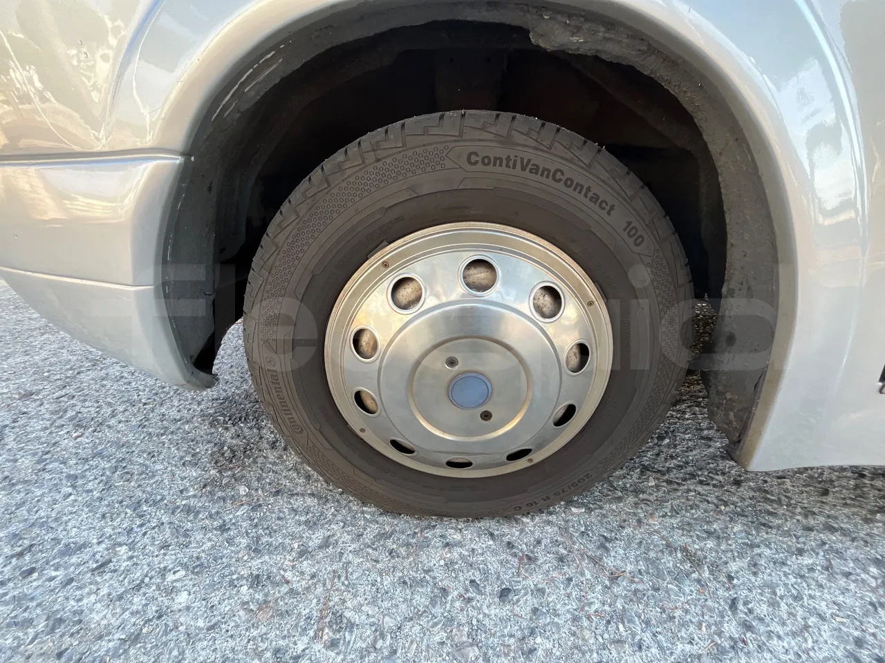 Mercedes-Benz Ibis 616 CDI/ Euro 3 -115 Kw - 7 Mt - front left tire measurements