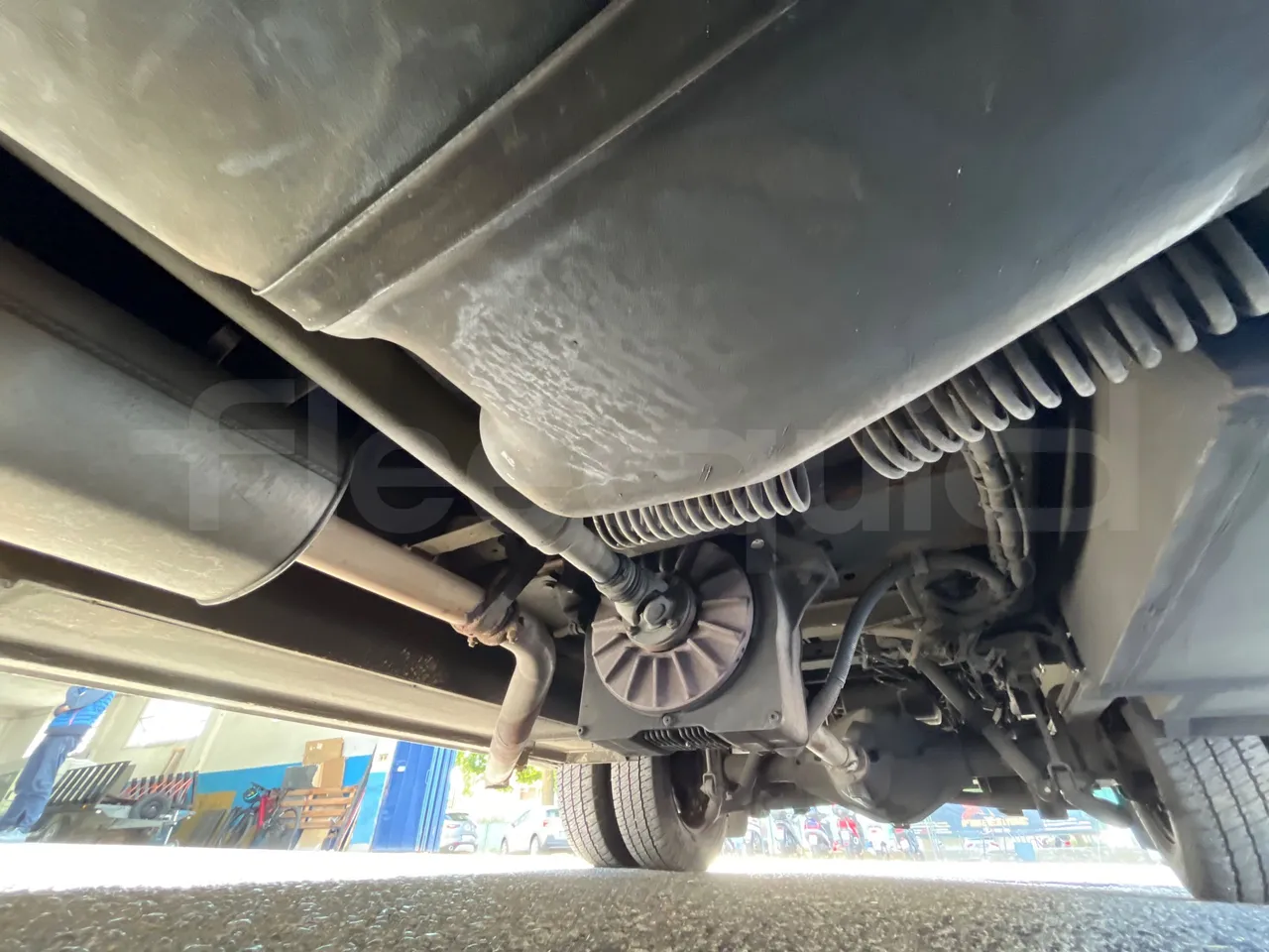 Mercedes-Benz Ibis 616 CDI/ Euro 3 -115 Kw - 7 Mt - central undercarriage photo