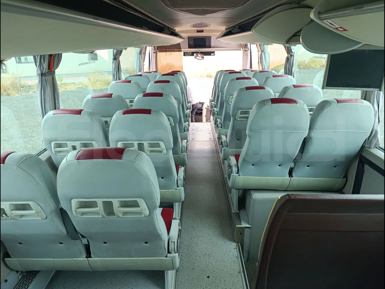 Man TITANIUM 18.480 RATIO/EURO4-353KW-12.2MT - forward view middle aisle