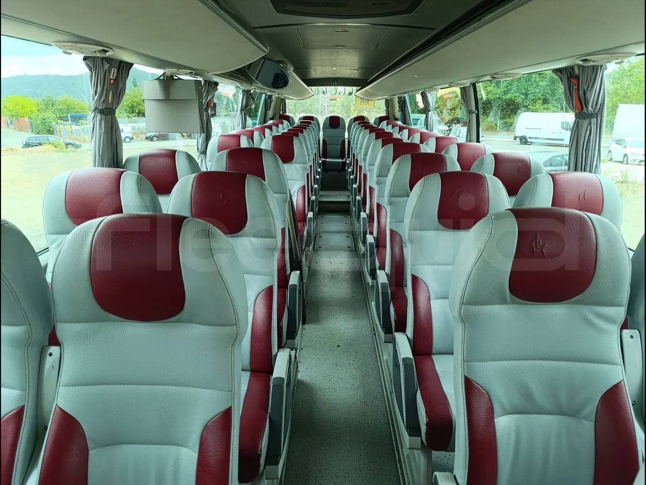 Man TITANIUM 18.480 RATIO/EURO4-353KW-12.2MT - reverse view middle aisle