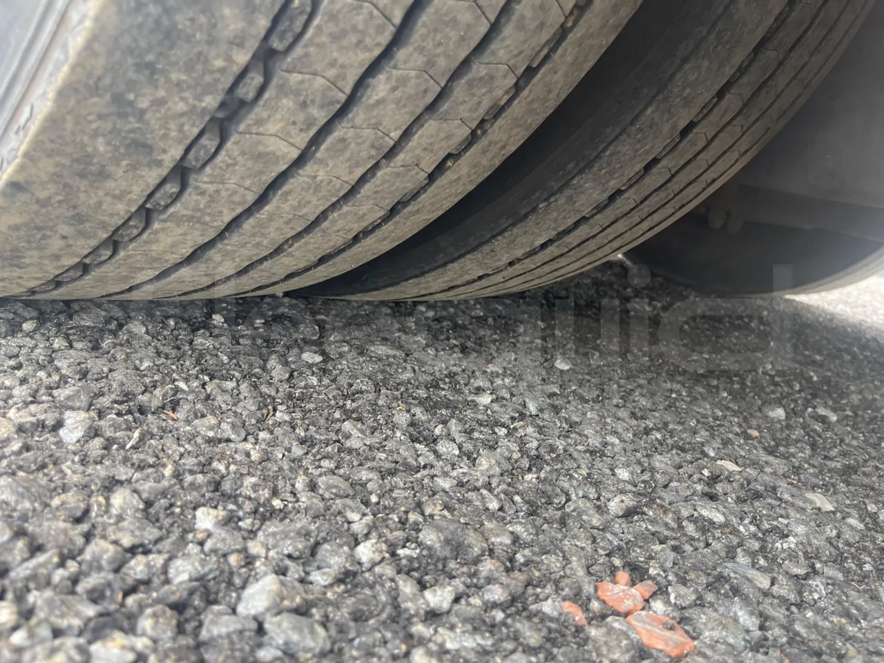 Man TITANIUM 18.480 RATIO/EURO4-353KW-12.2MT - tread condition second axle tires left