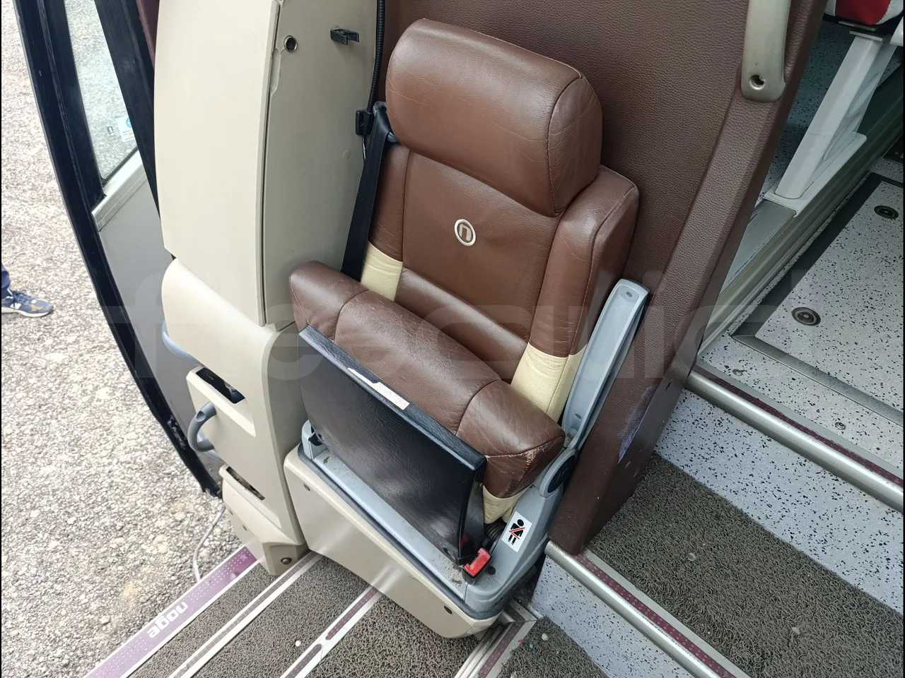 Man TITANIUM 18.480 RATIO/EURO4-353KW-12.2MT - hostess seat photo