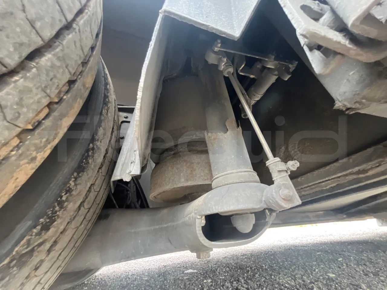 Man TITANIUM 18.480 RATIO/EURO4-353KW-12.2MT - central undercarriage photo