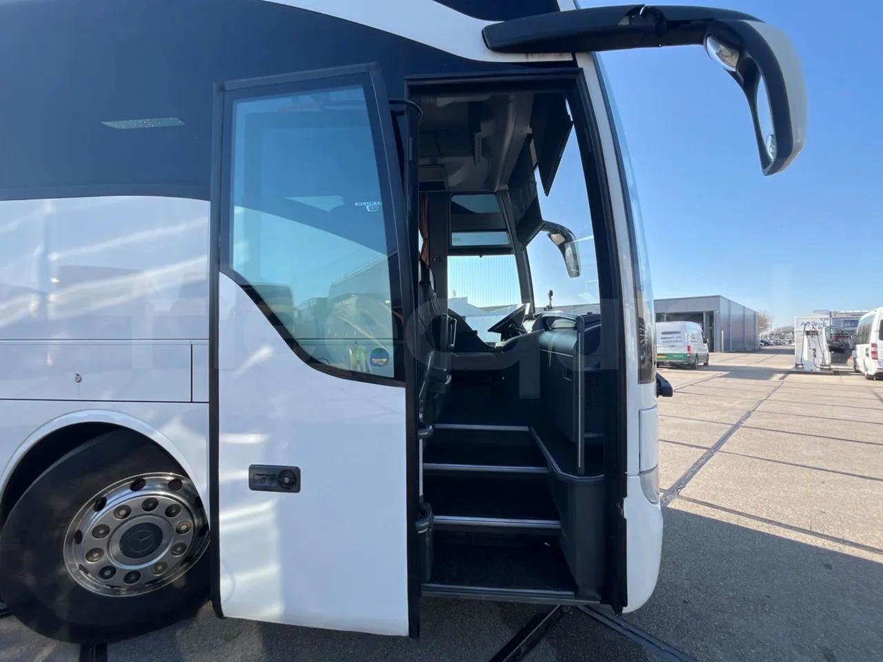 Mercedes-Benz Tourismo 632 01 - EUR6 - 290kW - 12.960m - front door 1 open