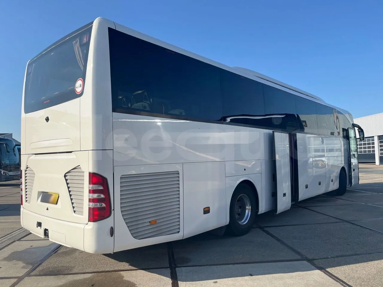 Mercedes-Benz Tourismo 632 01 - EUR6 - 290kW - 12.960m - 3/4 right rear doors closed