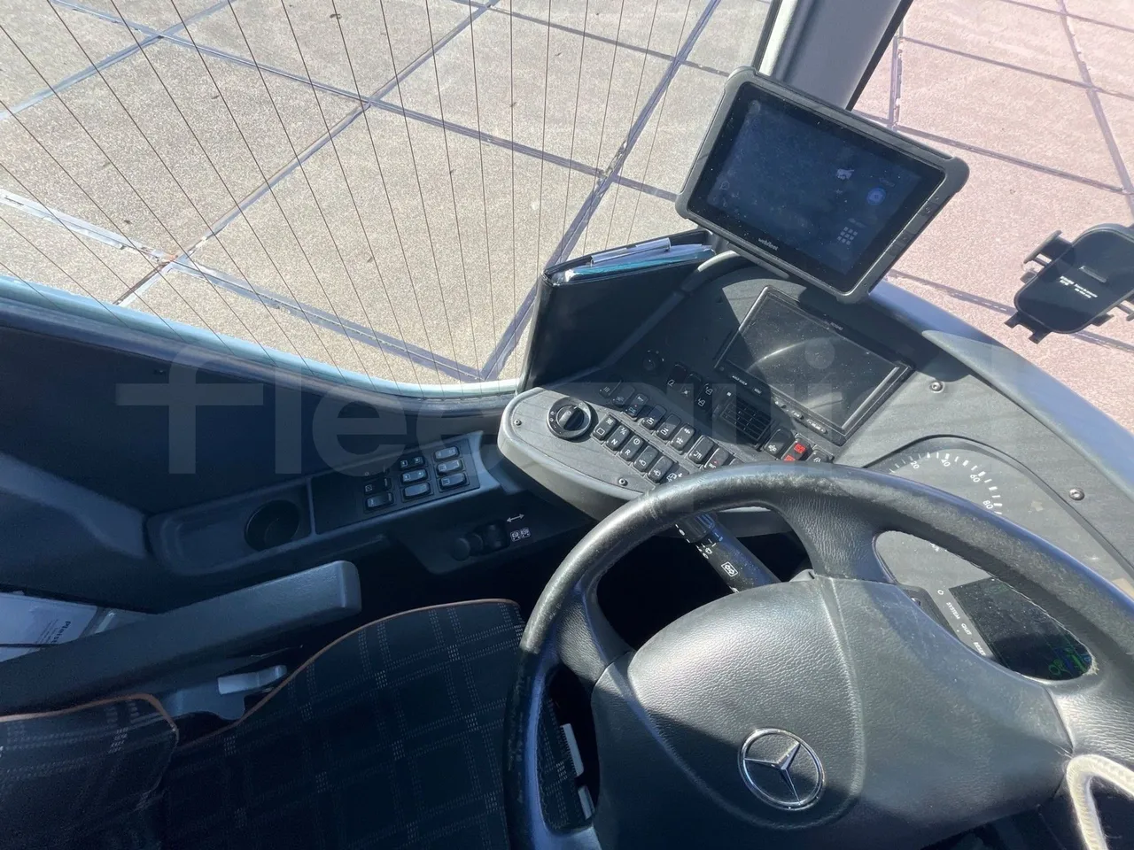 Mercedes-Benz Tourismo 632 01 - EUR6 - 290kW - 12.960m - radio accessories photo