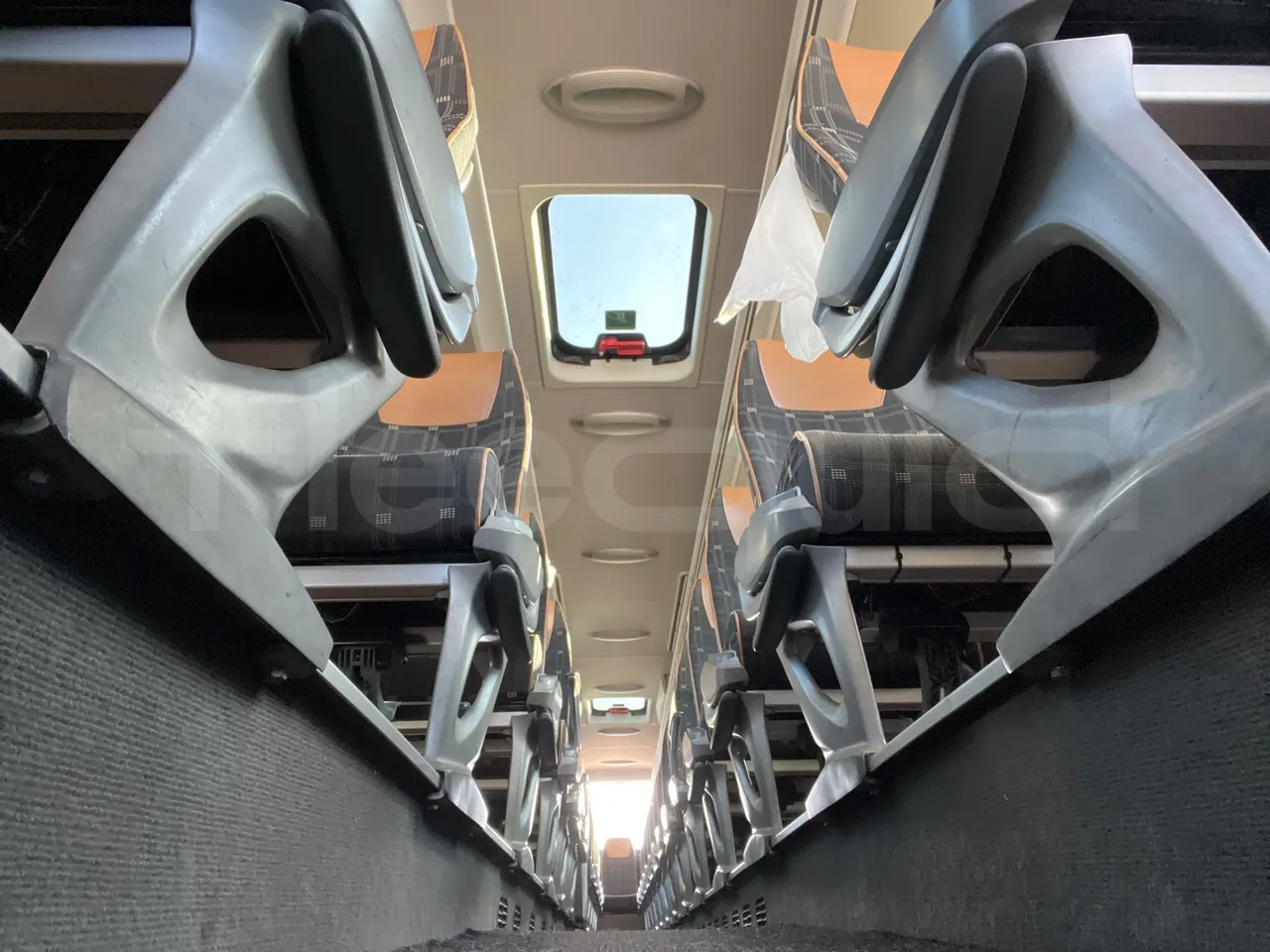 Mercedes-Benz Tourismo 632 01 - EUR6 - 290kW - 12.960m - seat brackets photo